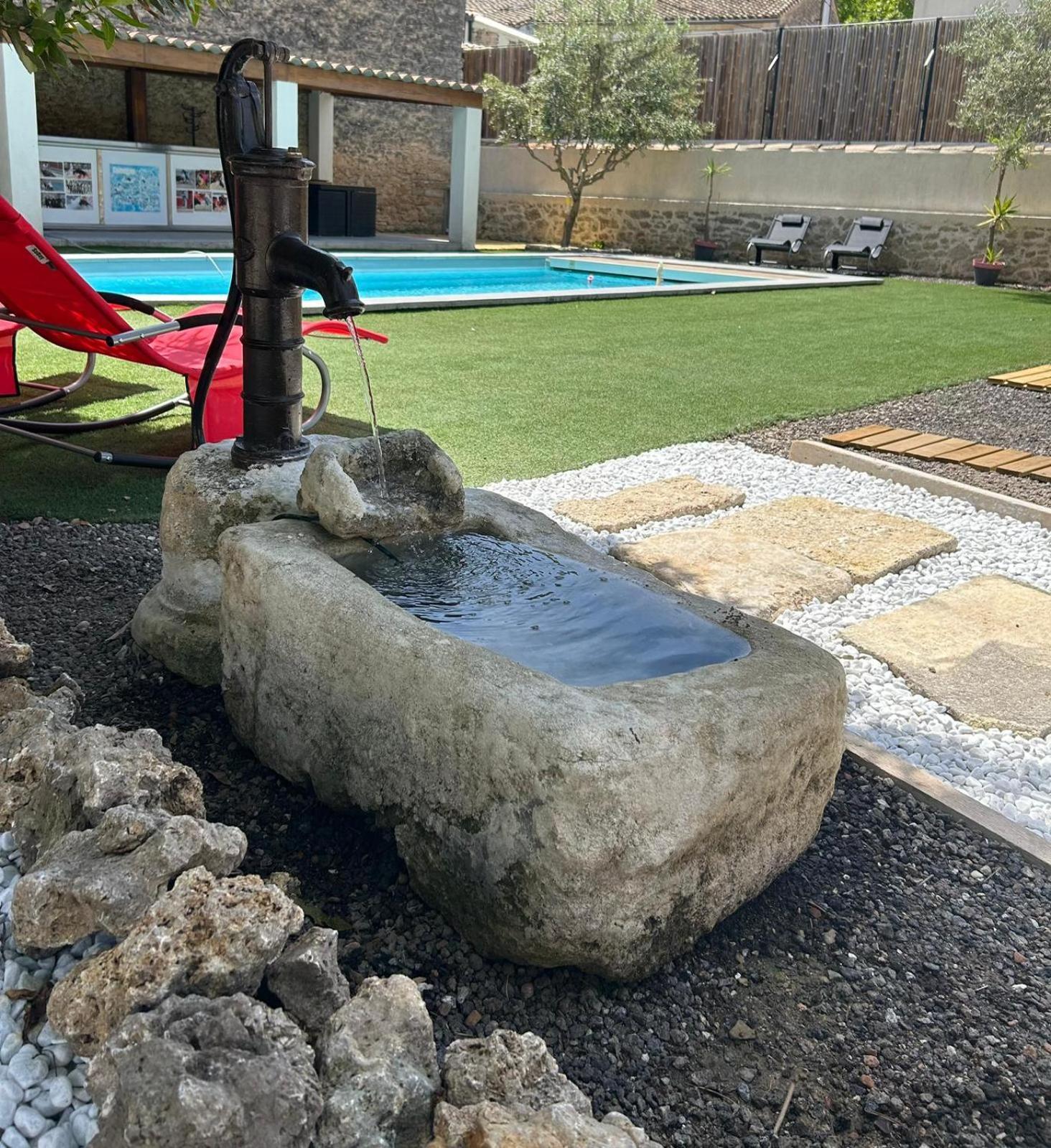 Les Marronniers Bed & Breakfast Laverune Bagian luar foto