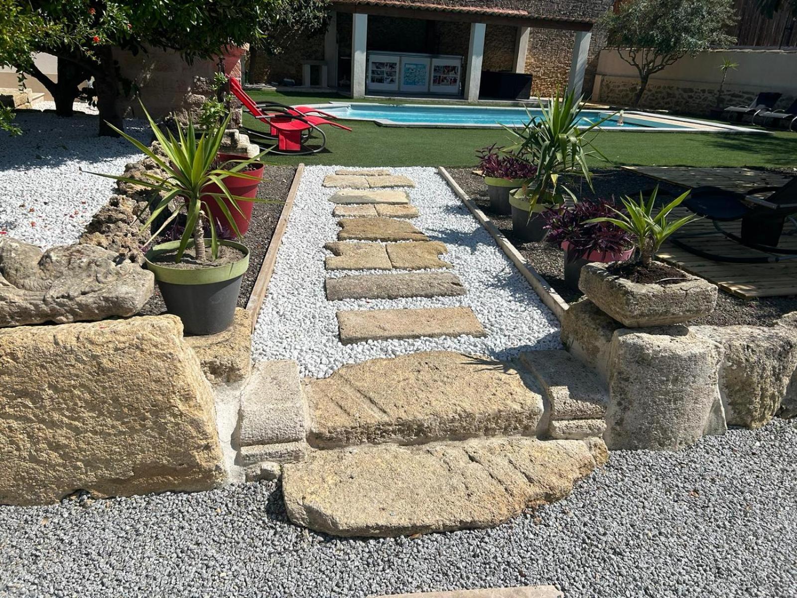 Les Marronniers Bed & Breakfast Laverune Bagian luar foto