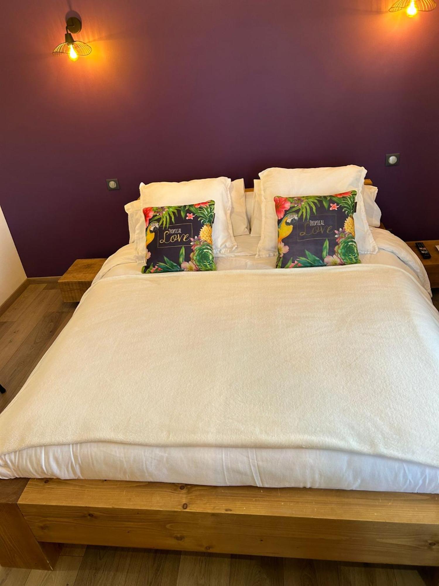 Les Marronniers Bed & Breakfast Laverune Bagian luar foto