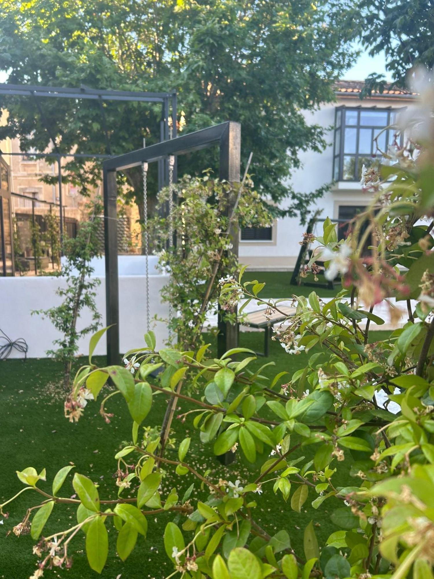 Les Marronniers Bed & Breakfast Laverune Bagian luar foto