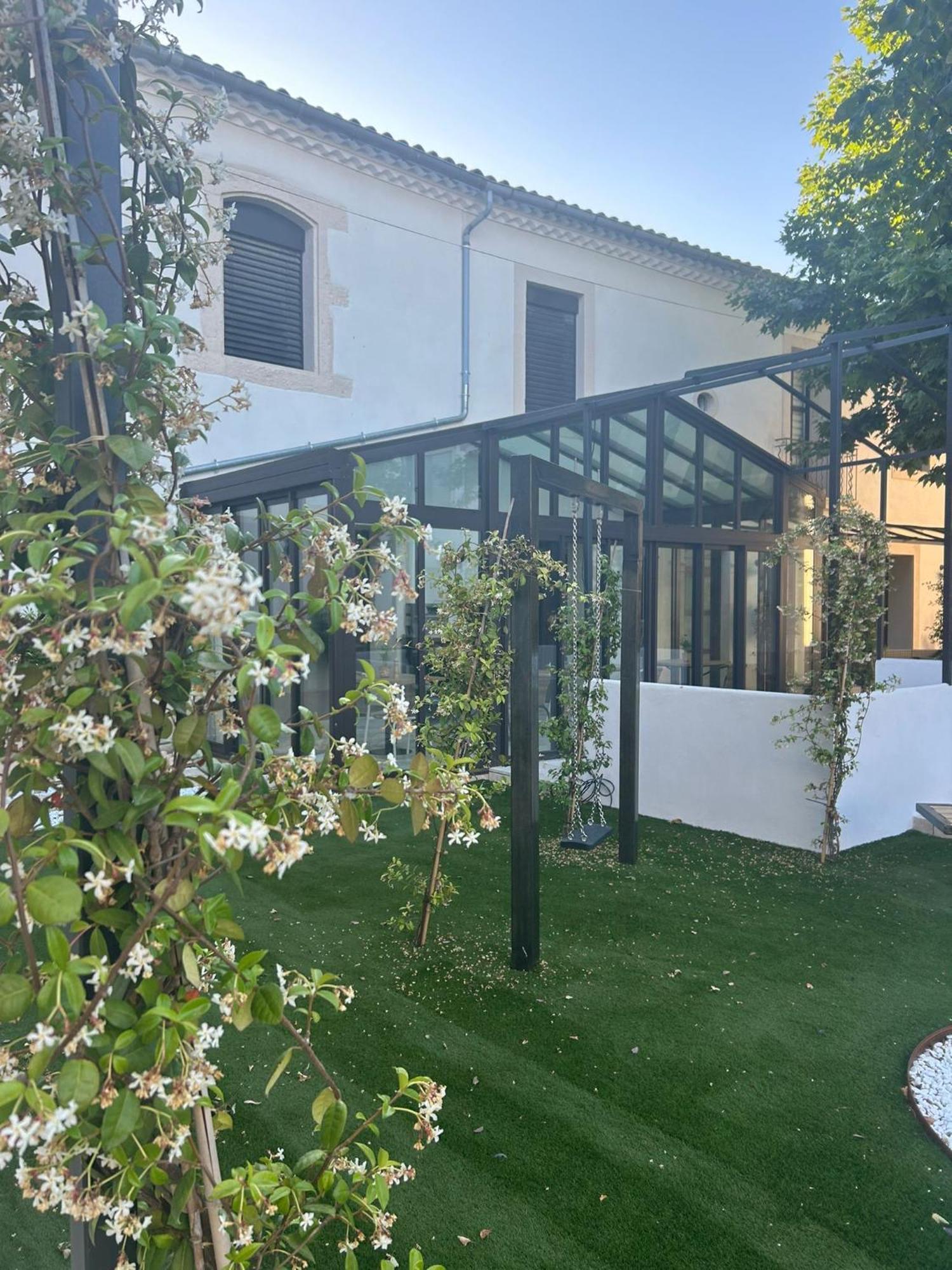 Les Marronniers Bed & Breakfast Laverune Bagian luar foto