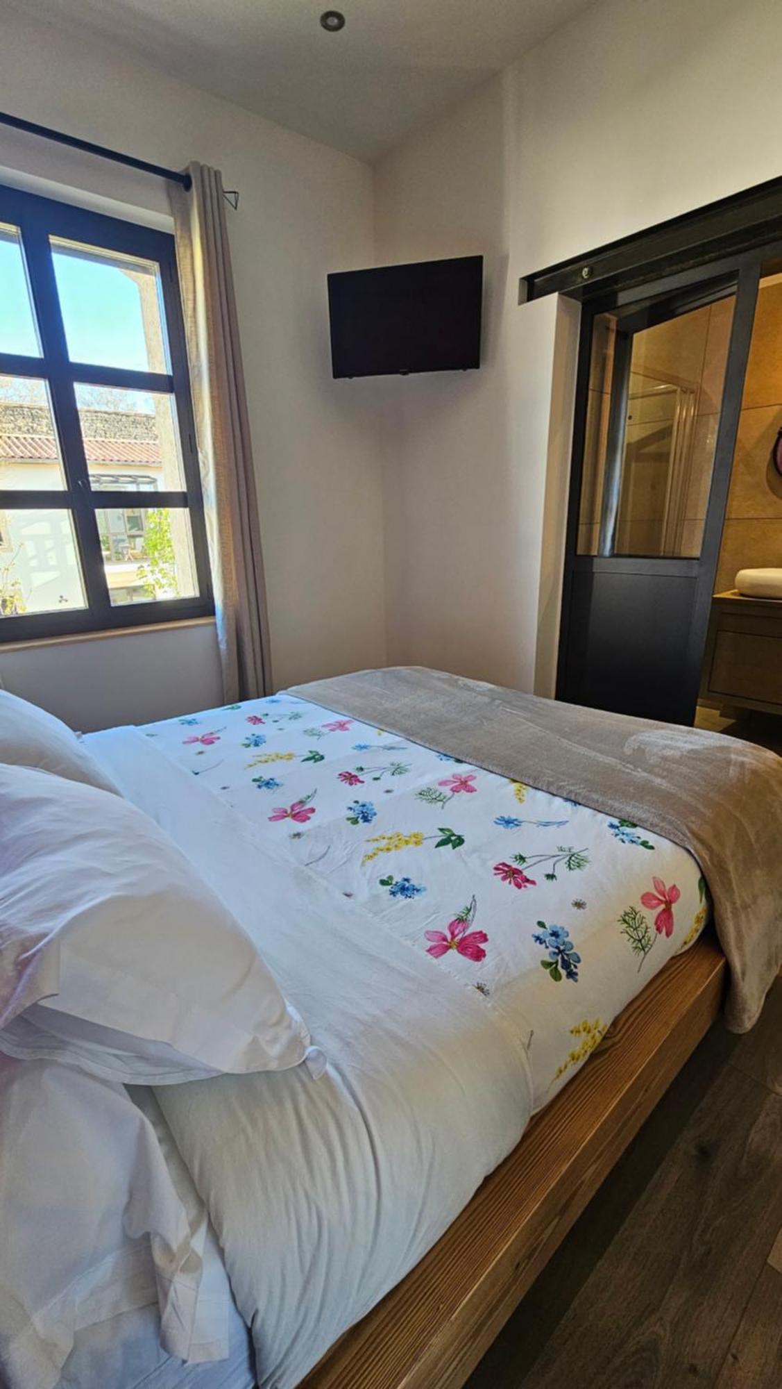 Les Marronniers Bed & Breakfast Laverune Bagian luar foto