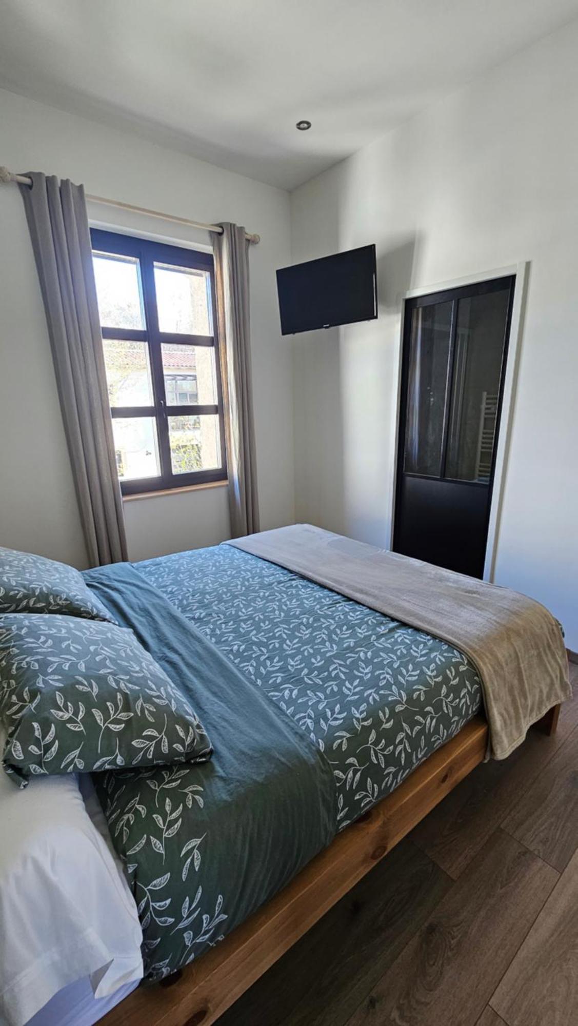 Les Marronniers Bed & Breakfast Laverune Bagian luar foto