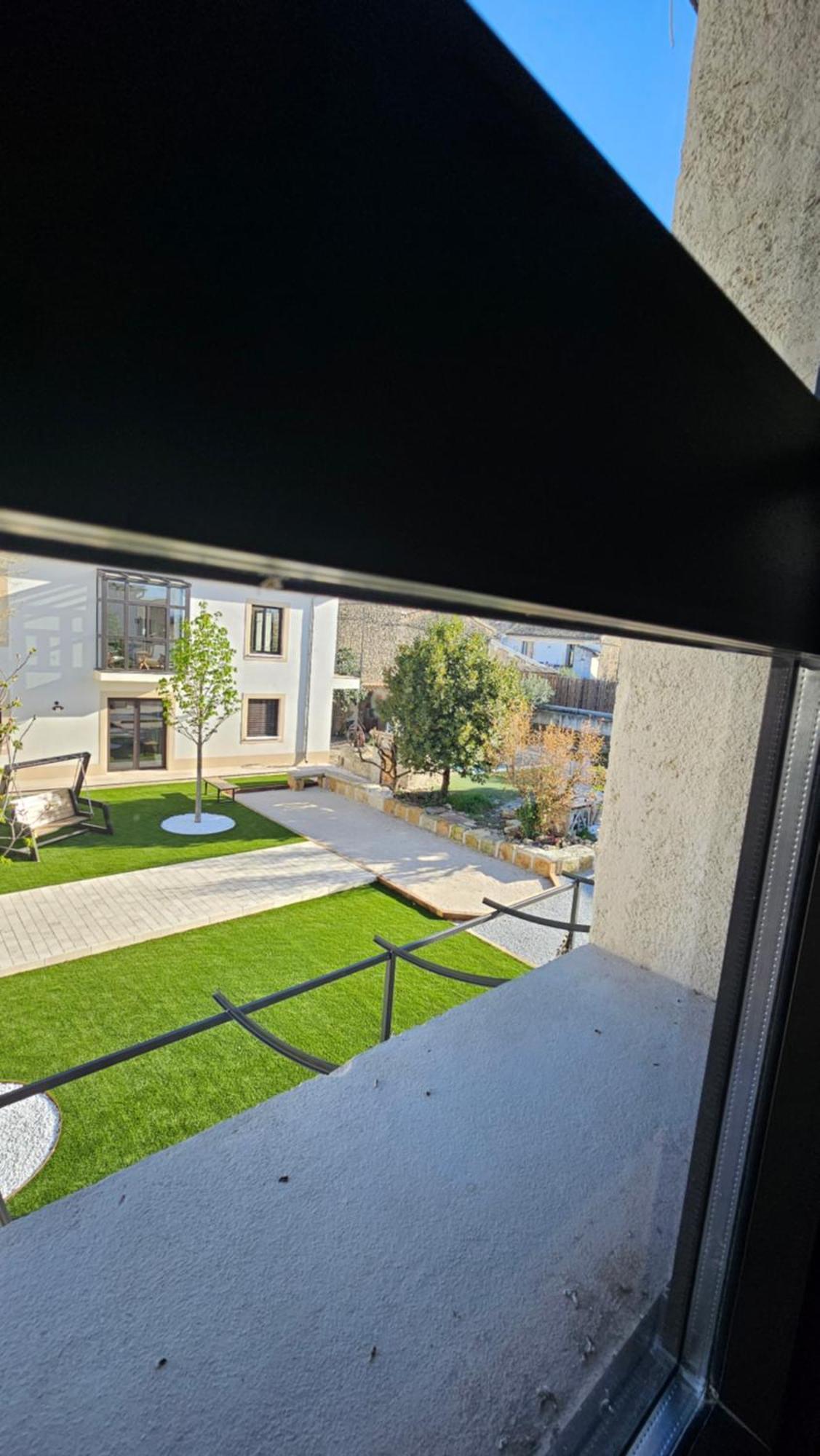 Les Marronniers Bed & Breakfast Laverune Bagian luar foto