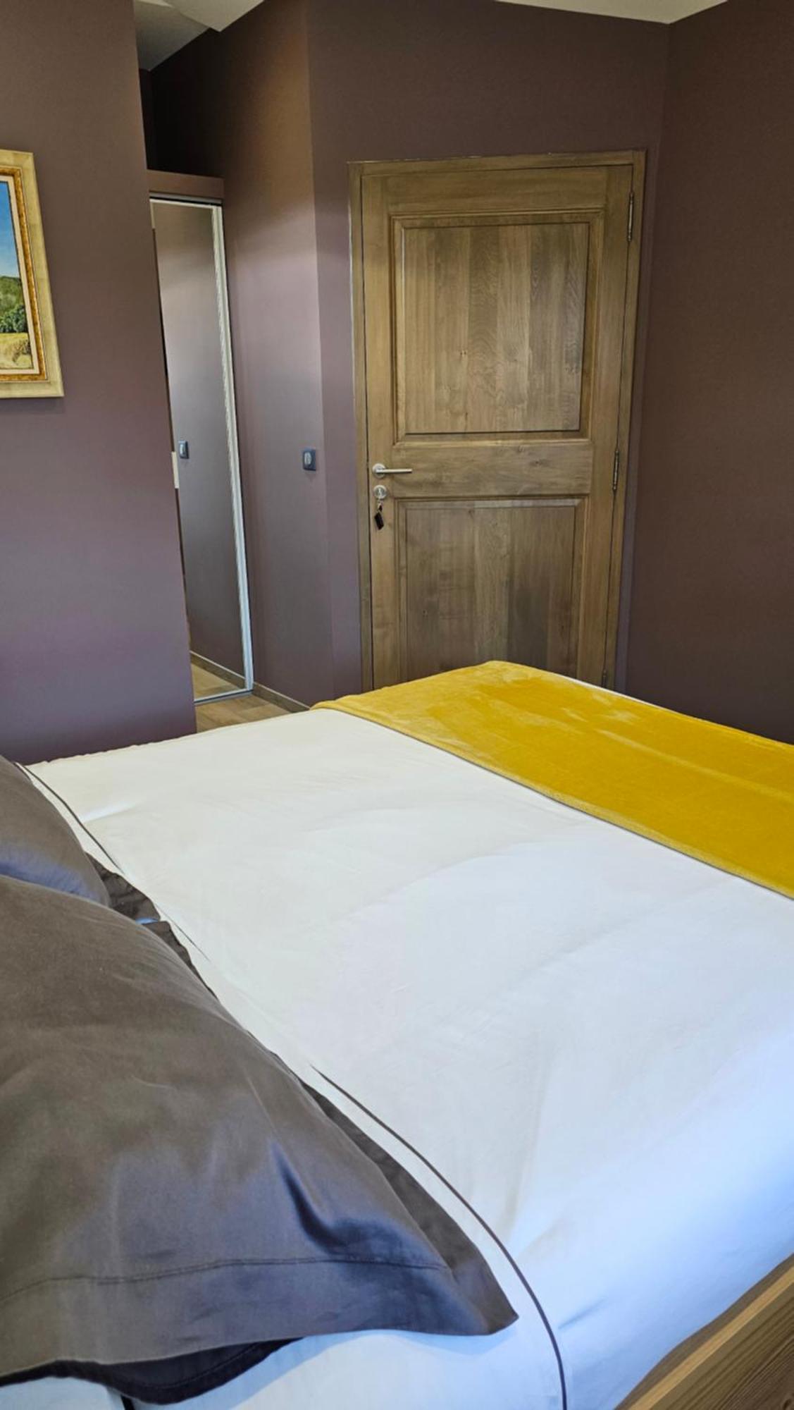 Les Marronniers Bed & Breakfast Laverune Bagian luar foto
