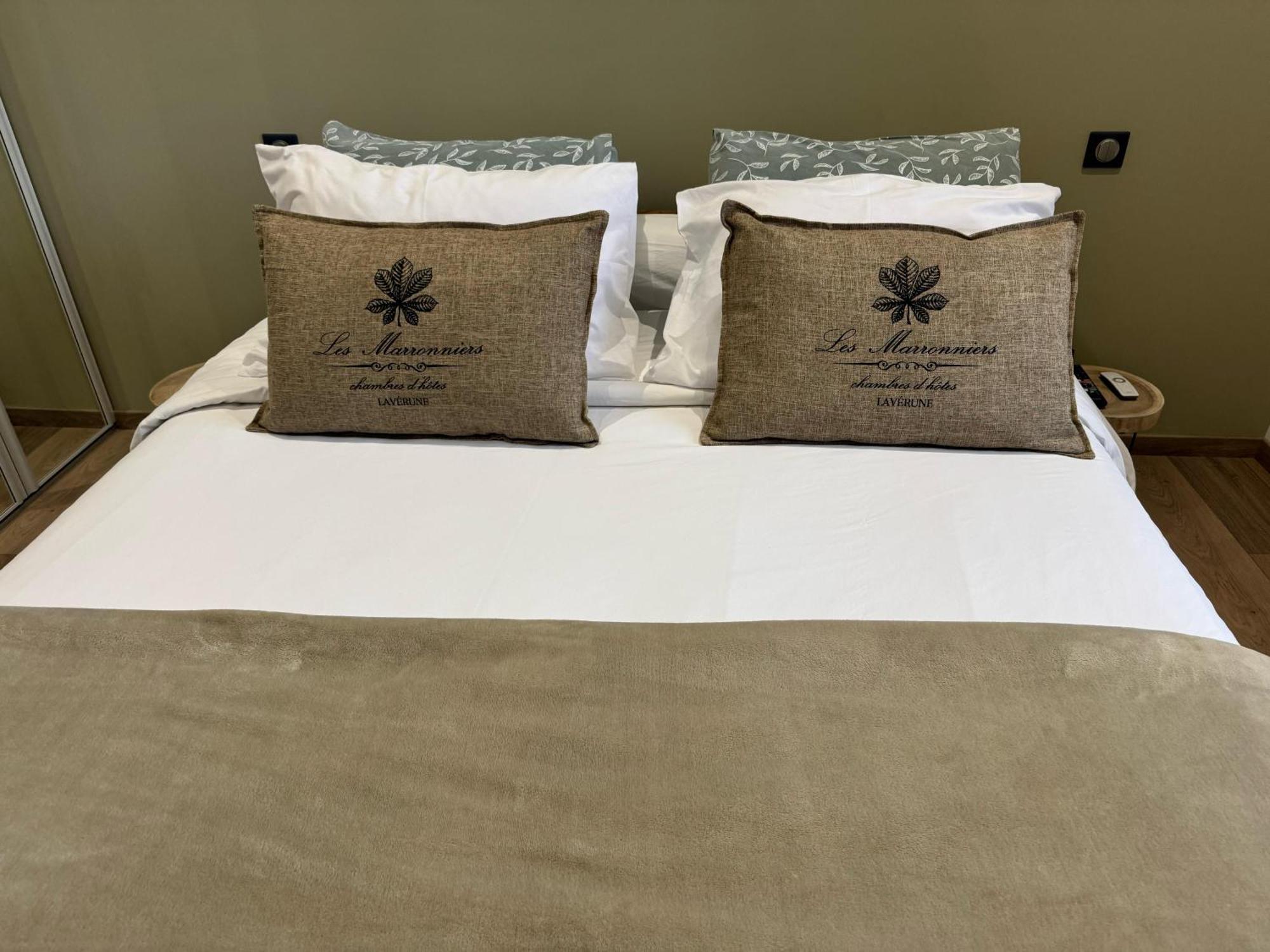 Les Marronniers Bed & Breakfast Laverune Bagian luar foto