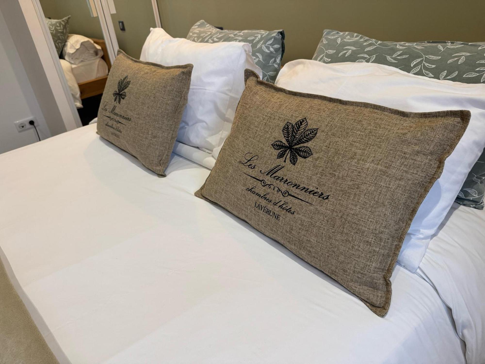 Les Marronniers Bed & Breakfast Laverune Bagian luar foto